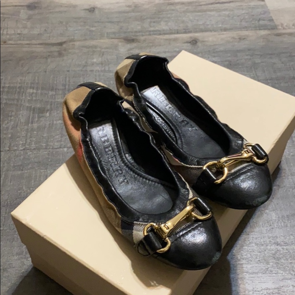Burberry flats with box and dustbag